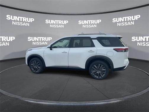 2025 Nissan Pathfinder SL