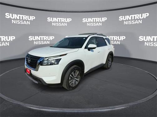 2025 Nissan Pathfinder SL