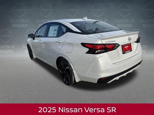 2025 Nissan Versa 1.6 SR