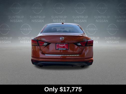 Sunset Drift Chromaflair 2021 Nissan Altima 2.5 SR
