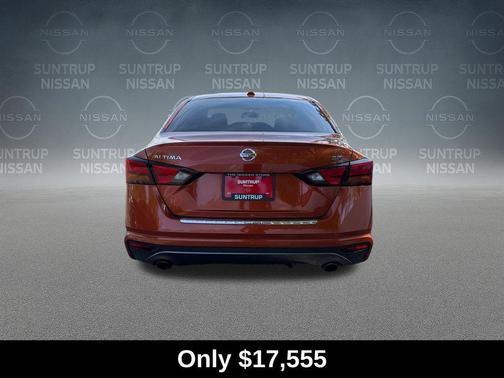 Sunset Drift Chromaflair 2021 Nissan Altima 2.5 SR