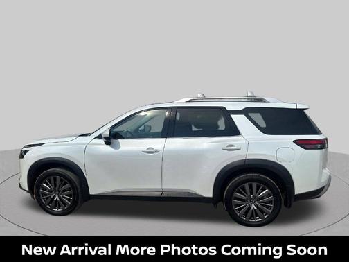 Pearl 2025 Nissan Pathfinder SL