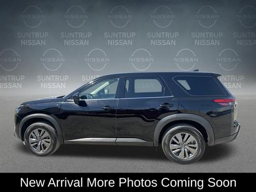 2025 Nissan Pathfinder S
