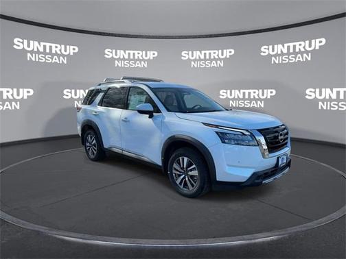 2025 Nissan Pathfinder SL