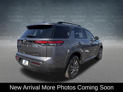 2024 Nissan Pathfinder SV