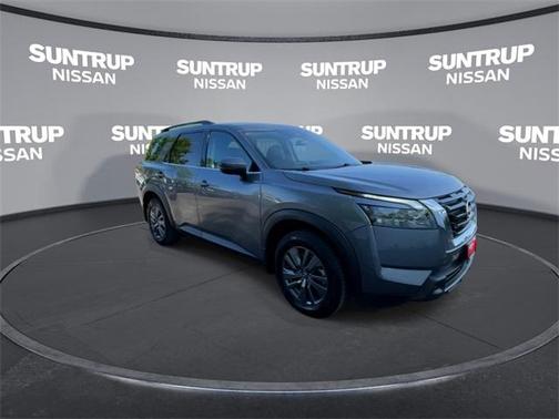 2024 Nissan Pathfinder SV