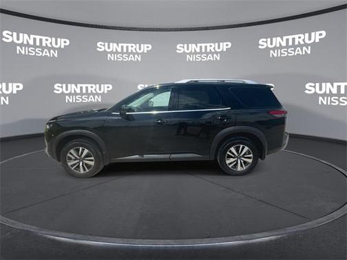 2024 Nissan Pathfinder SL