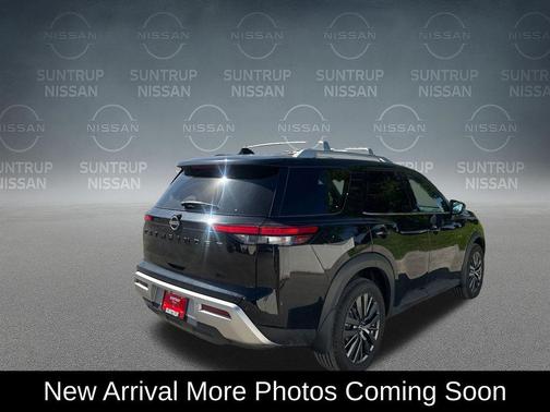 Black 2022 Nissan Pathfinder SL