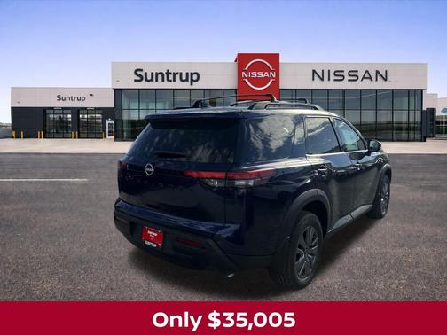 2025 Nissan Pathfinder SV