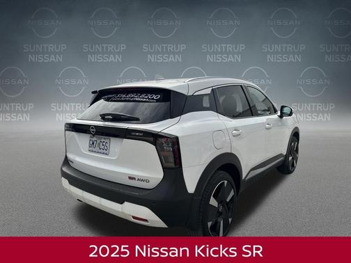 Aspen White Tri 2025 Nissan Kicks SR