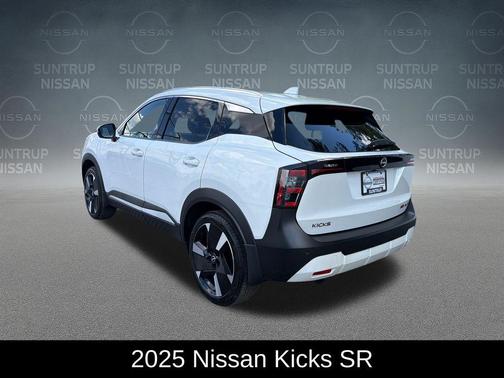 Aspen White Tri 2025 Nissan Kicks SR