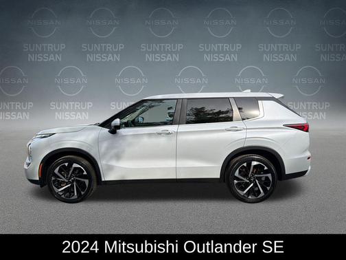 White Diamond 2024 Mitsubishi Outlander SE