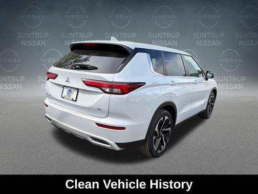 White Diamond 2024 Mitsubishi Outlander SE