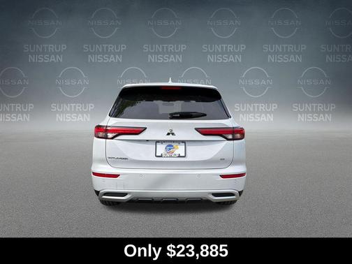 White Diamond 2024 Mitsubishi Outlander SE