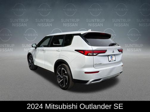 White Diamond 2024 Mitsubishi Outlander SE