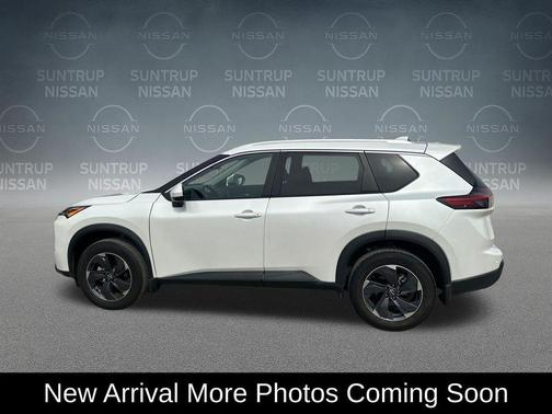 Pearl 2025 Nissan Rogue SV