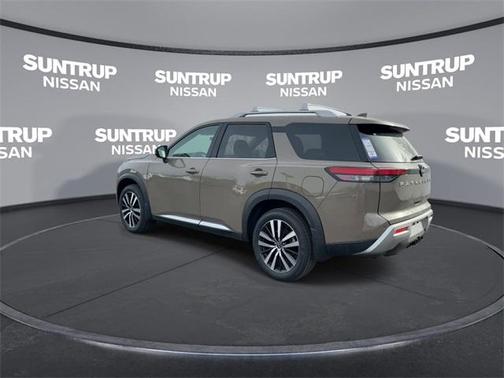 2025 Nissan Pathfinder Platinum