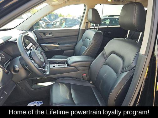 Super Black 2025 Nissan Pathfinder SL