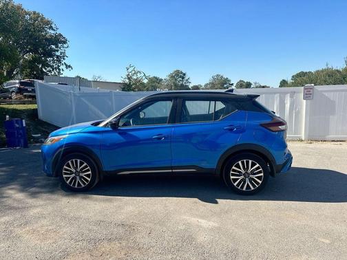 2023 Nissan Kicks SR