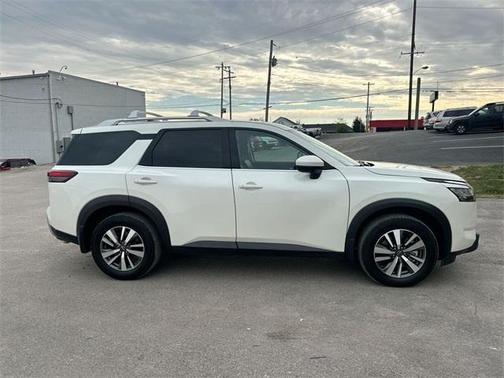 2024 Nissan Pathfinder SL