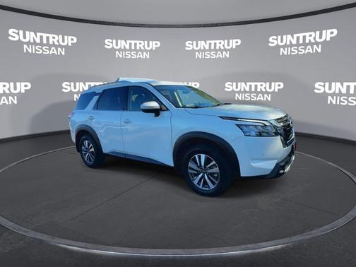 2024 Nissan Pathfinder SL