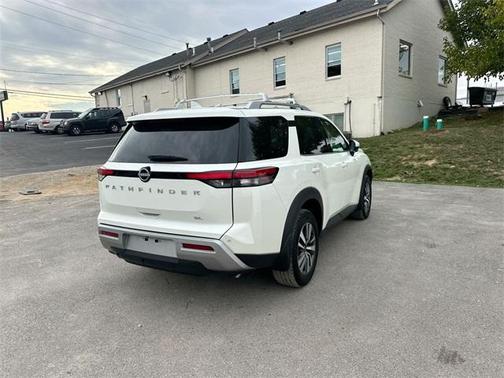 2024 Nissan Pathfinder SL