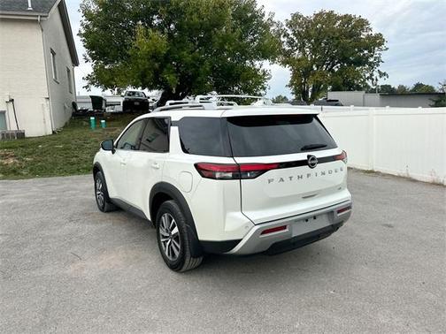 2024 Nissan Pathfinder SL