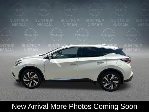 White 2017 Nissan Murano Platinum