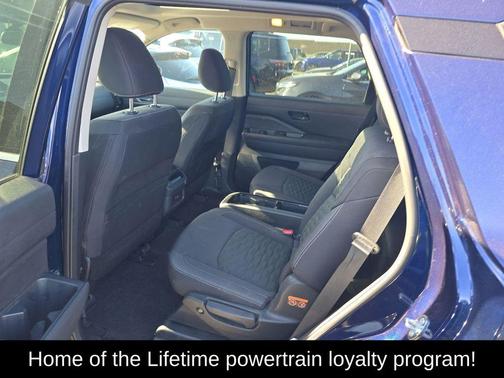 2025 Nissan Pathfinder SV