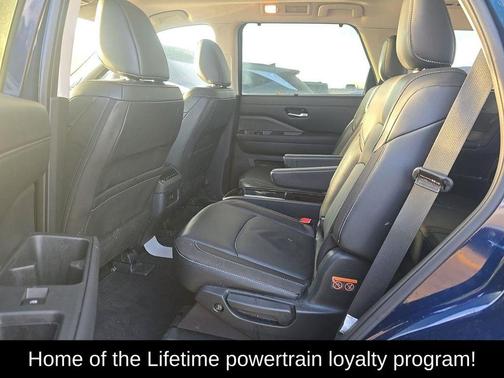 Deep Ocean Blue 2025 Nissan Pathfinder SL