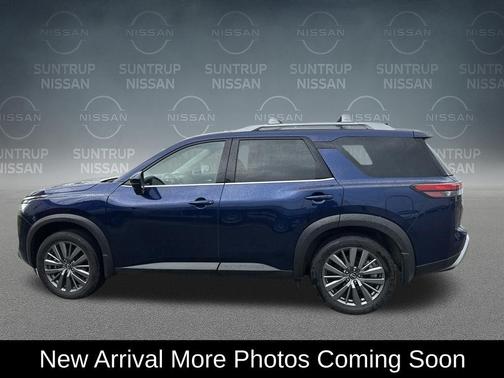 Deep Ocean Blue 2025 Nissan Pathfinder SL