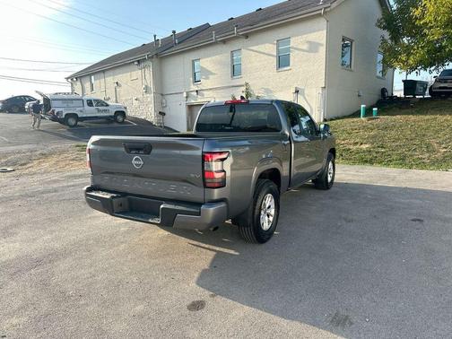2024 Nissan Frontier SV