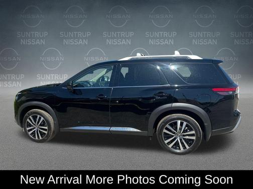 Super Black 2025 Nissan Pathfinder Platinum