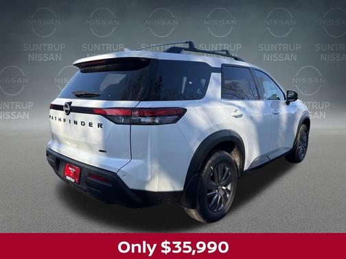 2025 Nissan Pathfinder SV