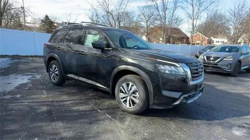 2023 Nissan Pathfinder SL