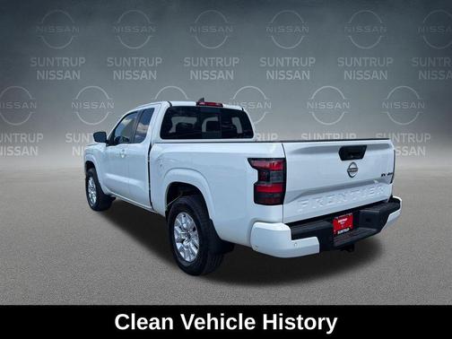 Glacier White 2024 Nissan Frontier SV