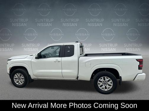 Glacier White 2024 Nissan Frontier SV