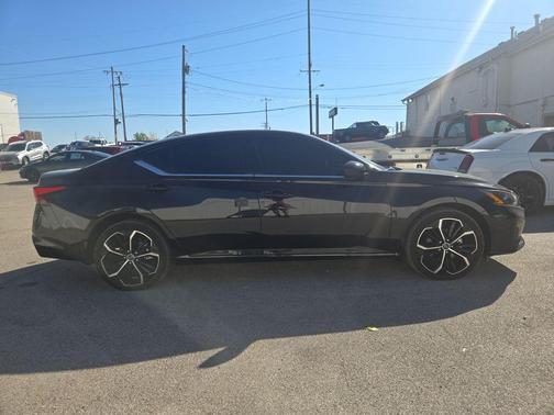 2025 Nissan Altima SR