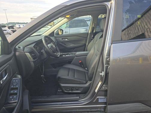 Gun Metallic 2025 Nissan Rogue SV