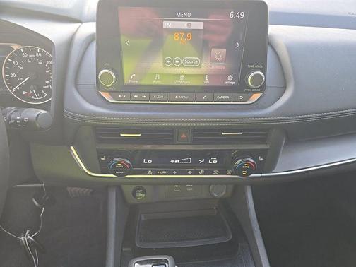 Gun Metallic 2025 Nissan Rogue SV