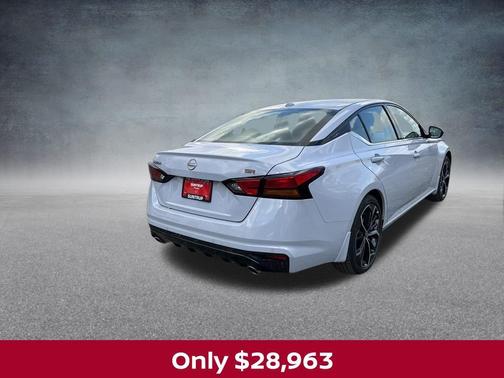 2025 Nissan Altima SR