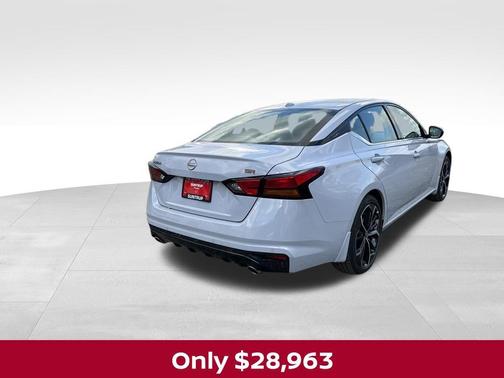 2025 Nissan Altima SR