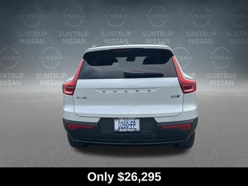 2023 Volvo XC40 B5 Plus Dark Theme