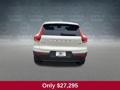 2023 Volvo XC40 B5 Plus Dark Theme