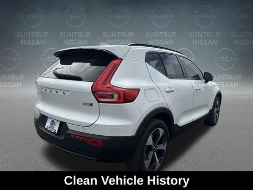 2023 Volvo XC40 B5 Plus Dark Theme