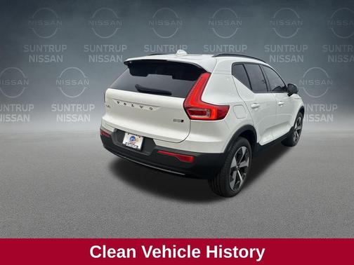 2023 Volvo XC40 B5 Plus Dark Theme