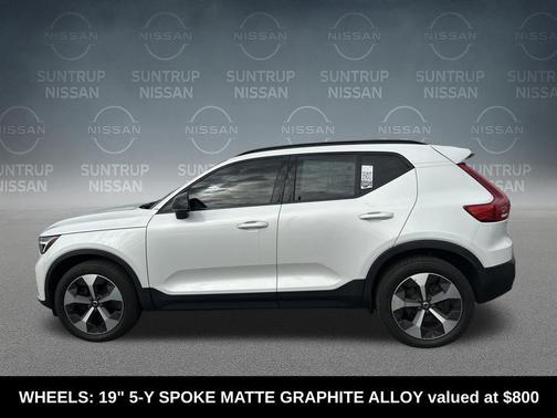 2023 Volvo XC40 B5 Plus Dark Theme