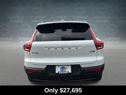 2023 Volvo XC40 B5 Plus Dark Theme