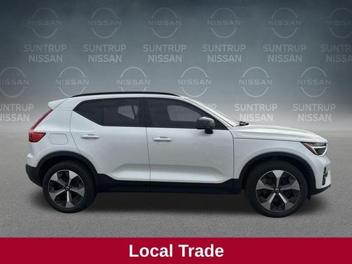 2023 Volvo XC40 B5 Plus Dark Theme
