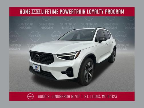 2023 Volvo XC40 B5 Plus Dark Theme